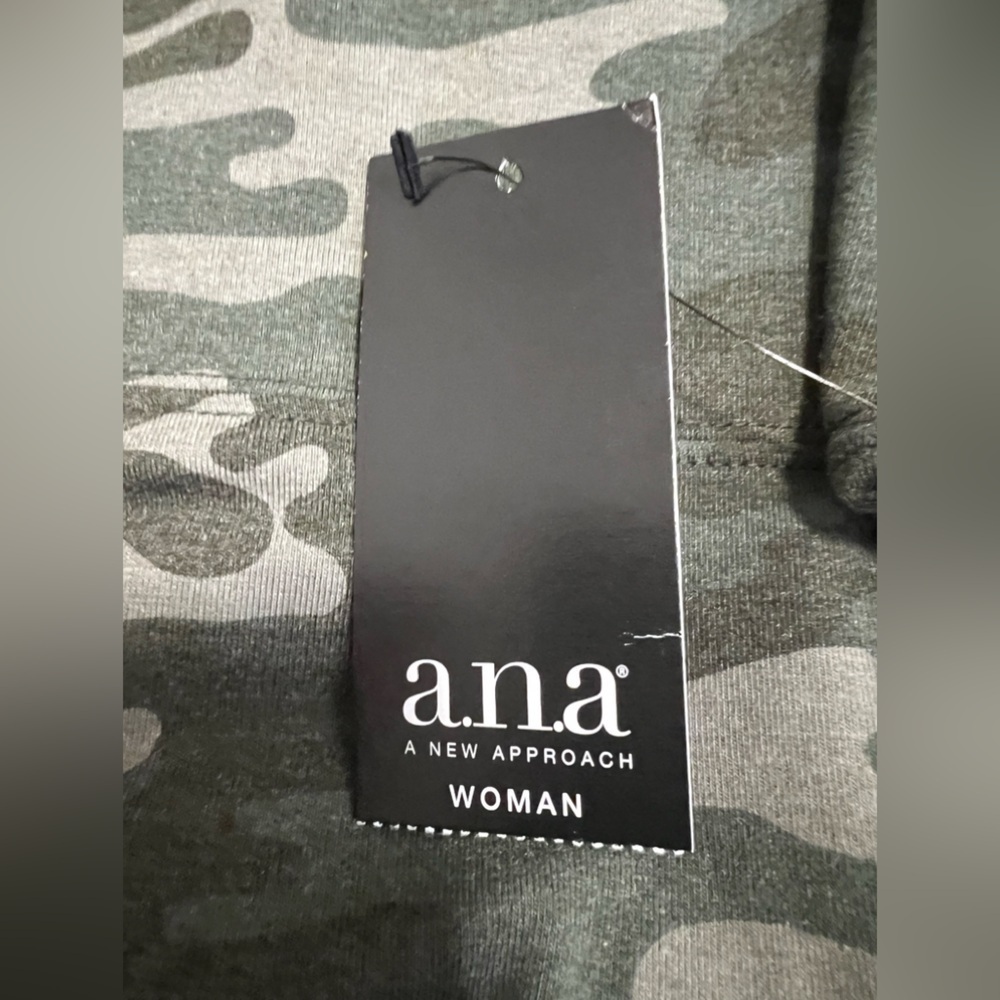 NWT a.n.a A New Approach Camo Leggings Size Women’s 2X Color Camo Green - Picture 6 of 10